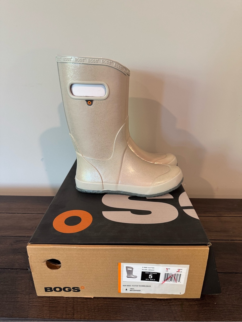 New BOGS Girls Glitter White Boots Size 5